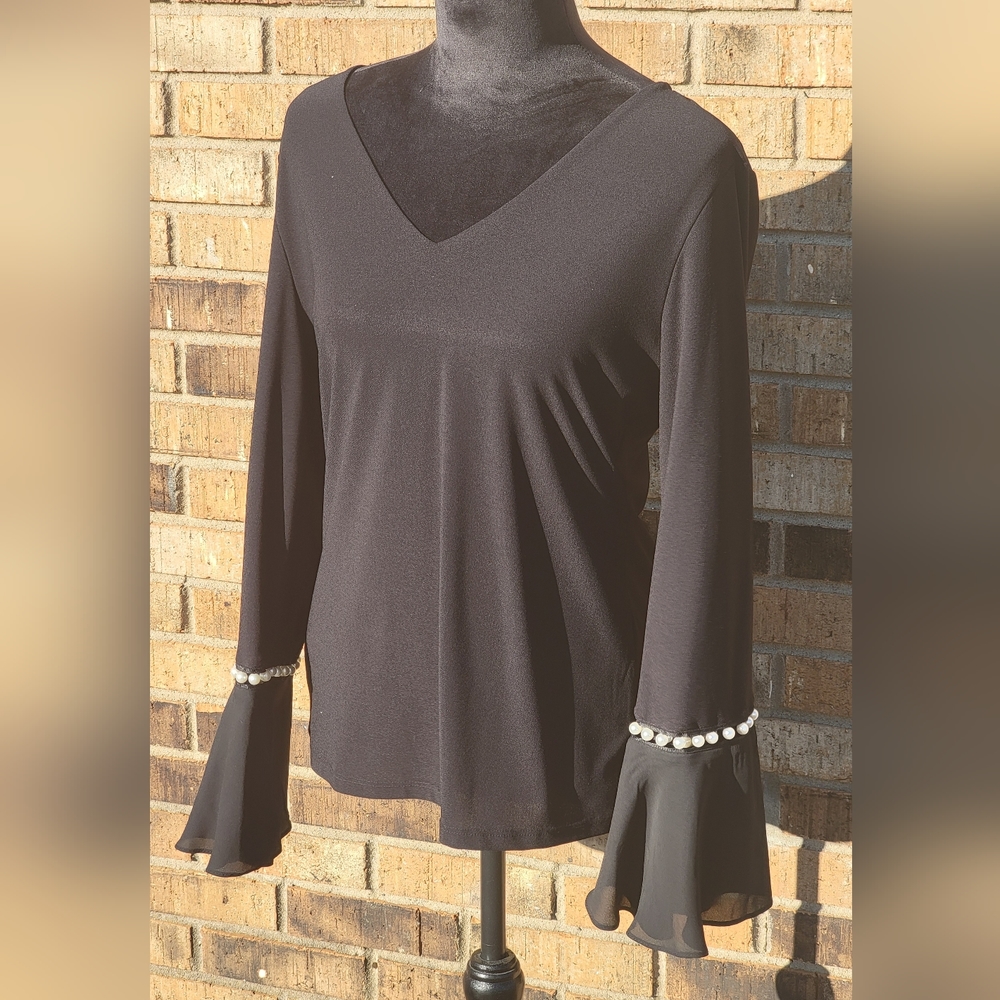 NWOT Black Top Pearl Sleeves Size L